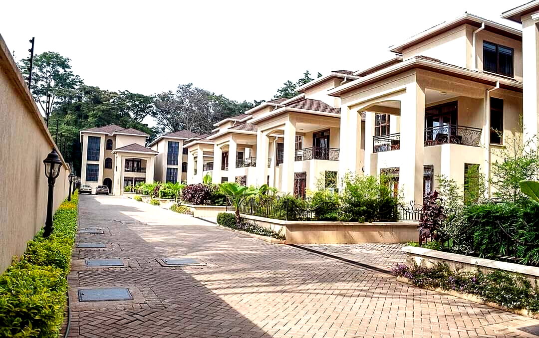 5-Ensuite Townhouse with Fireplace & Office - Lavington