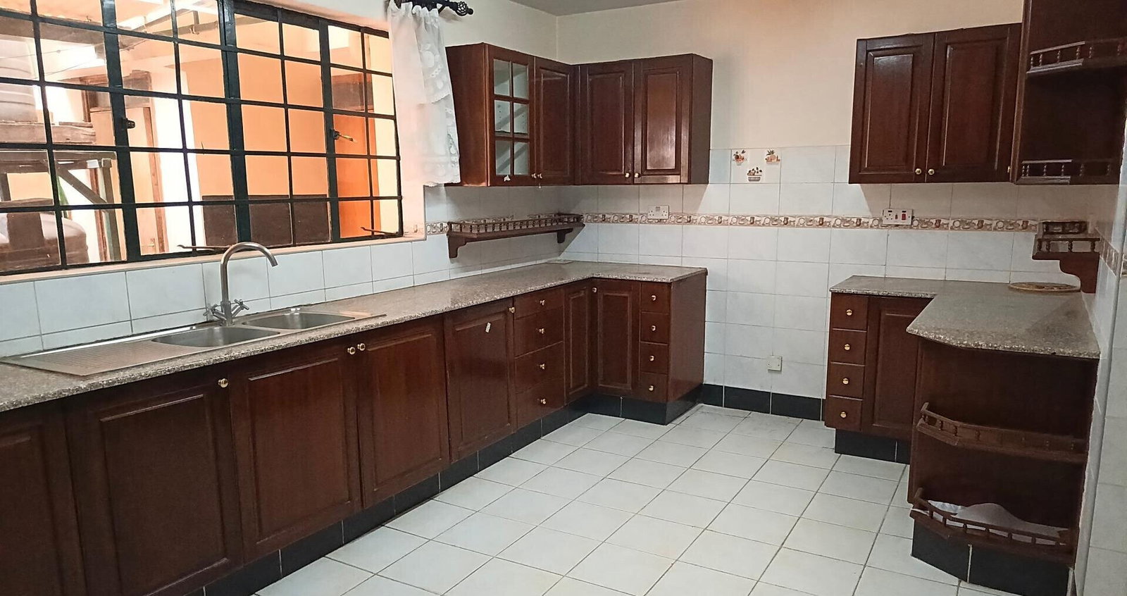 5-Ensuite Townhouse with Generator & Borehole - Lavington