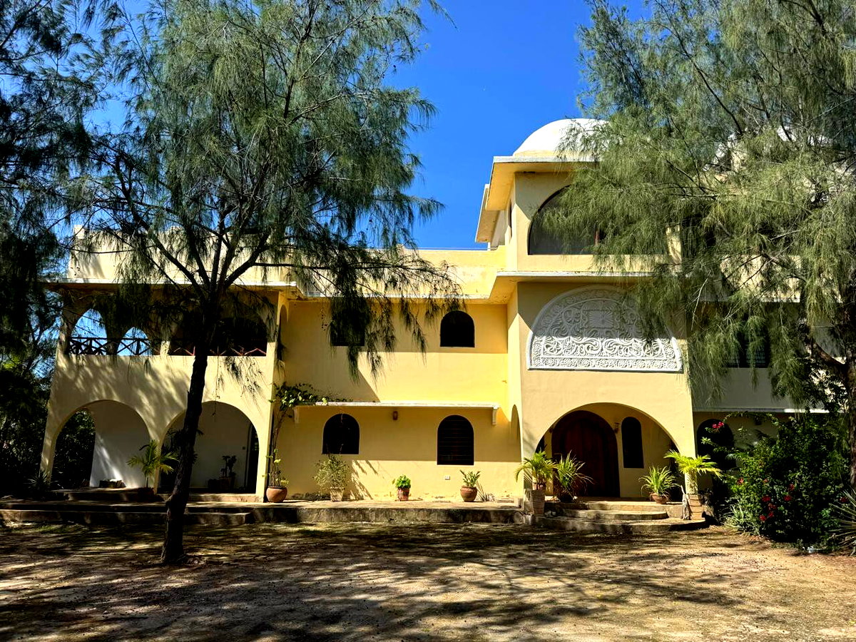 4BR Beachfront Villa on 4 Acres with Title Deed