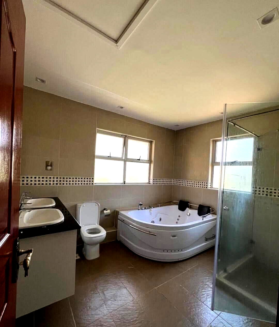 5-Ensuite Townhouse with DSQ & Private Garden – Karen