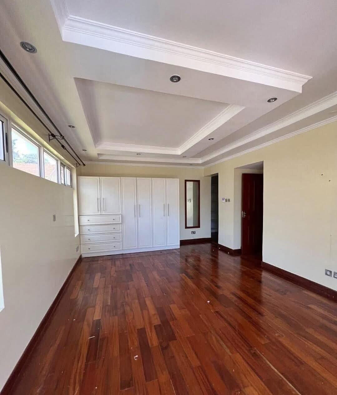 5-Ensuite Townhouse with DSQ & Private Garden – Karen