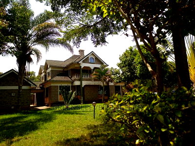 5bdrm Townhouse/Terrace in Mutero, Hardy for Rent - Image 5