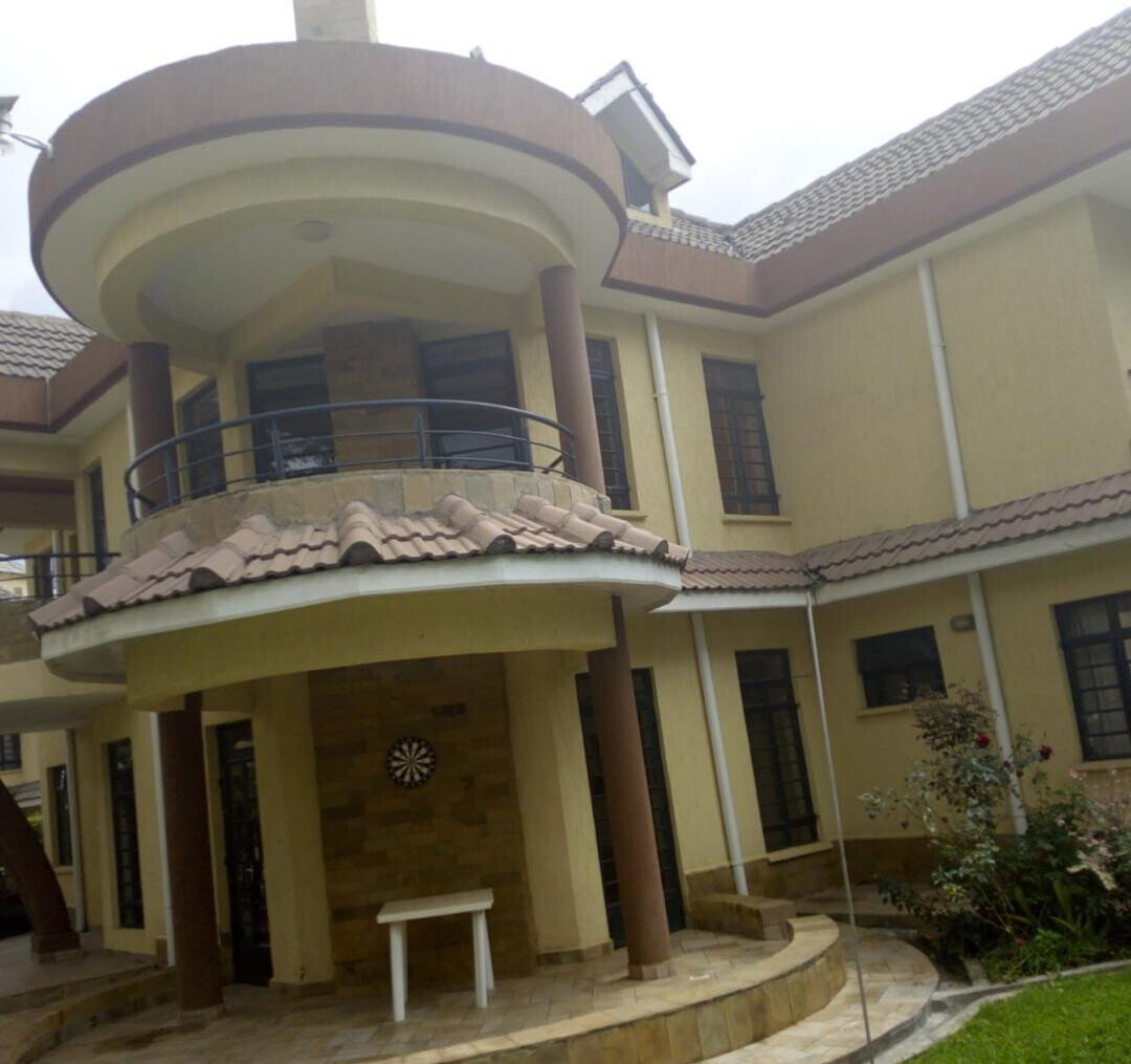 5-Ensuite Townhouse with Fireplace & Mature Garden - Lavington
