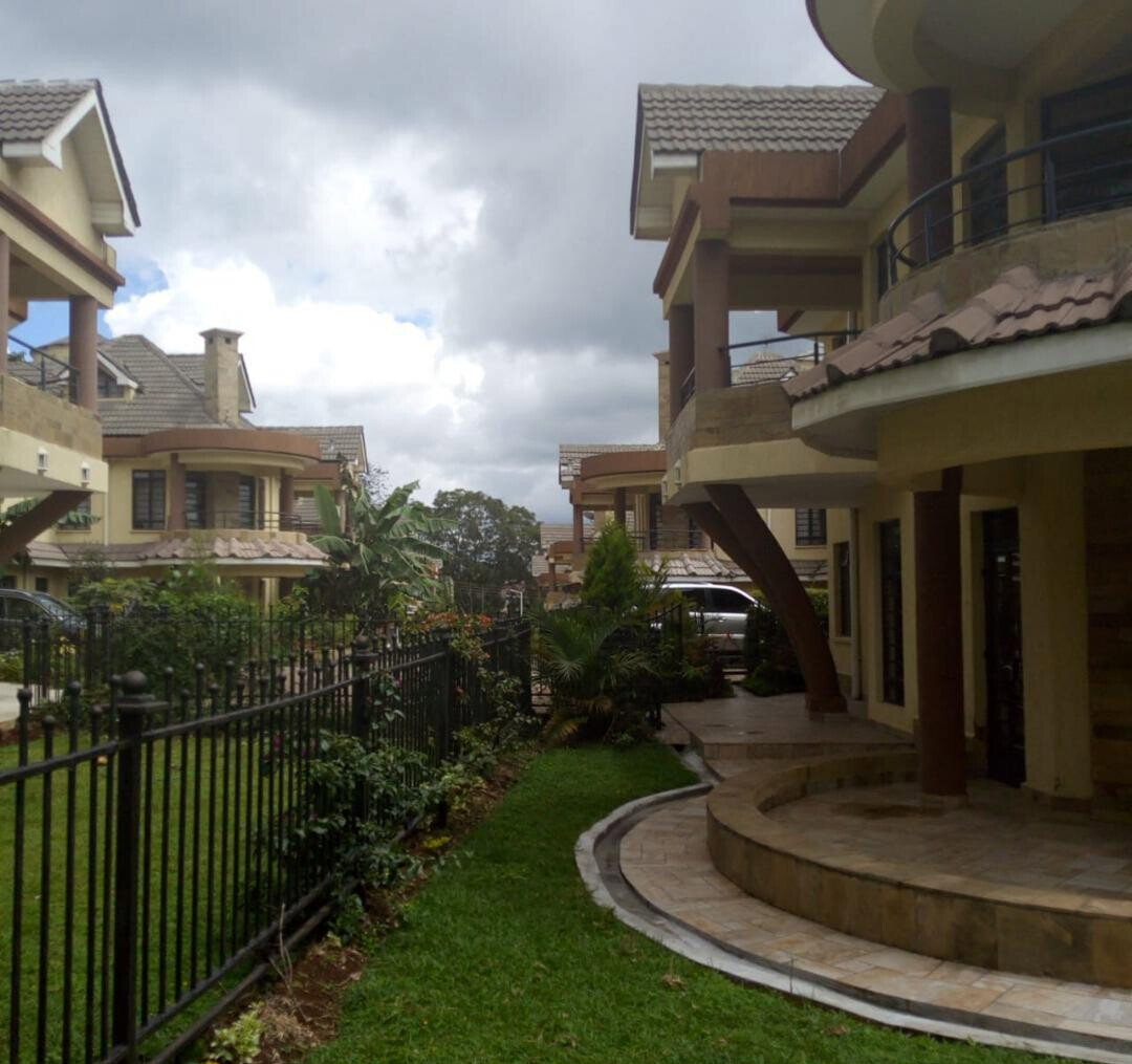 5-Ensuite Townhouse with Fireplace & Mature Garden - Lavington