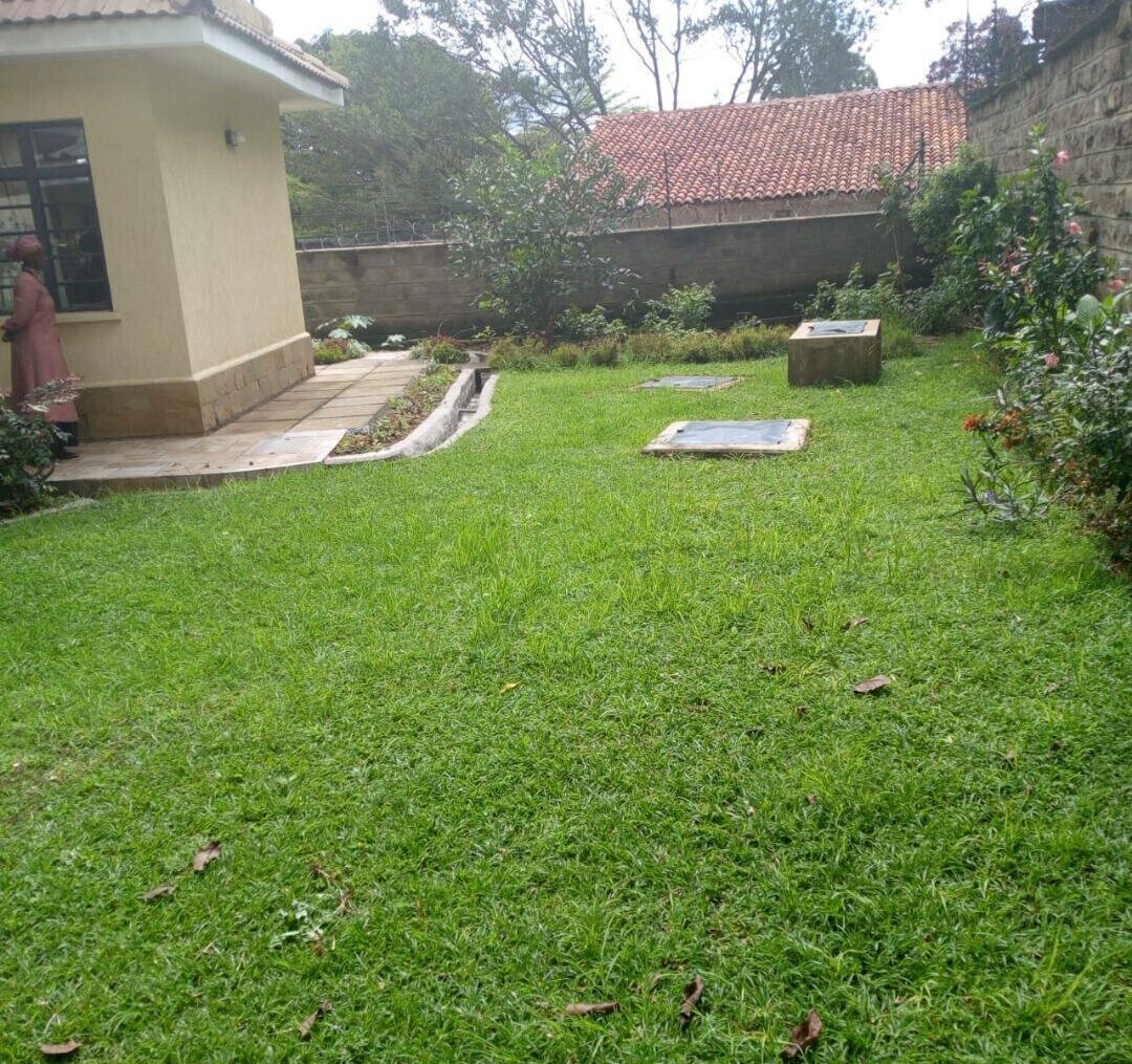 5-Ensuite Townhouse with Fireplace & Mature Garden - Lavington