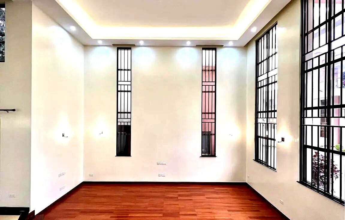 5-Ensuite Townhouse with Sunken Lounge & Rooftop Terrace - Lavington