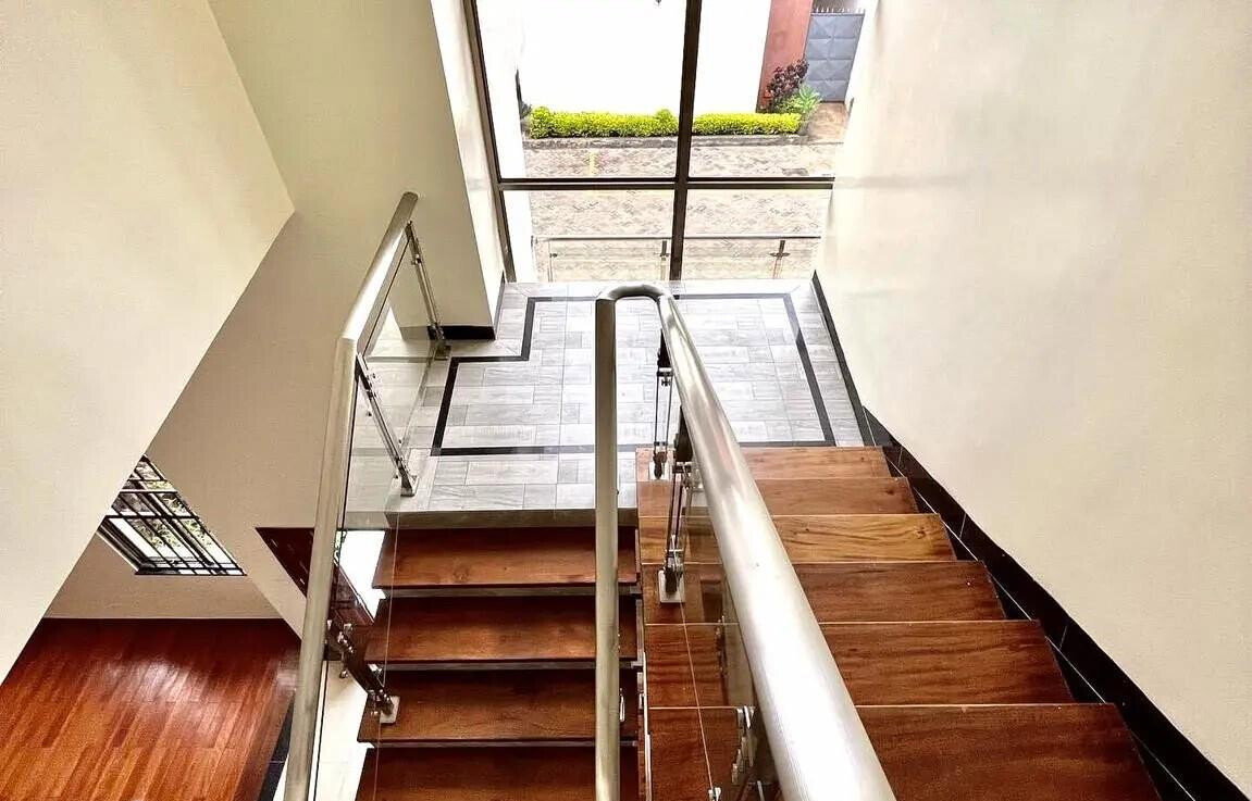 5-Ensuite Townhouse with Sunken Lounge & Rooftop Terrace - Lavington