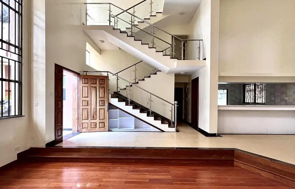 5-Ensuite Townhouse with Sunken Lounge & Rooftop Terrace - Lavington