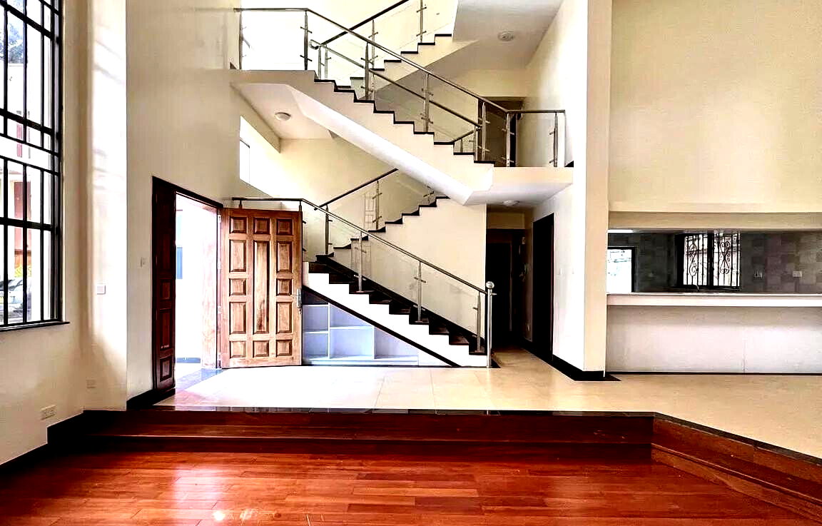 5-Ensuite Townhouse with Sunken Lounge & Rooftop Terrace - Lavington