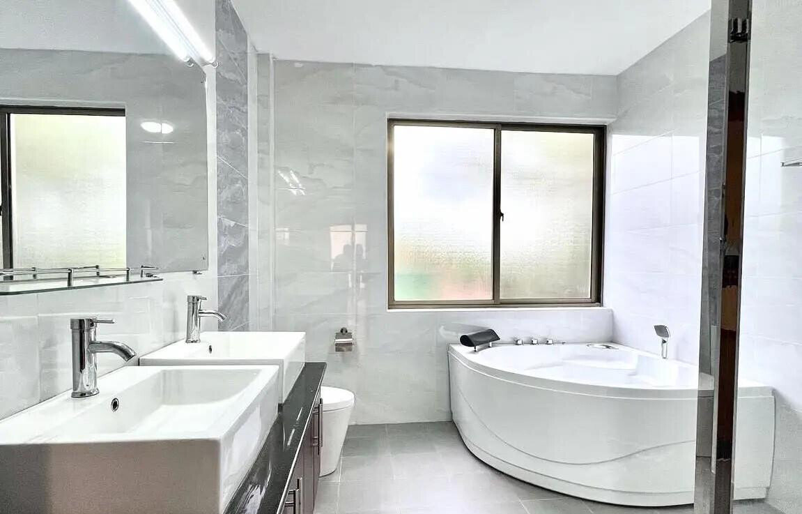 5-Ensuite Townhouse with Sunken Lounge & Rooftop Terrace - Lavington