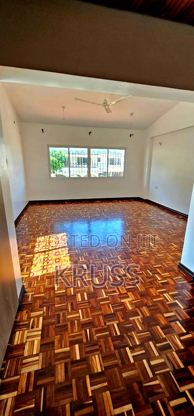 4bdrm Townhouse / Terrace in Nyali Mkomani for rent - Image 13