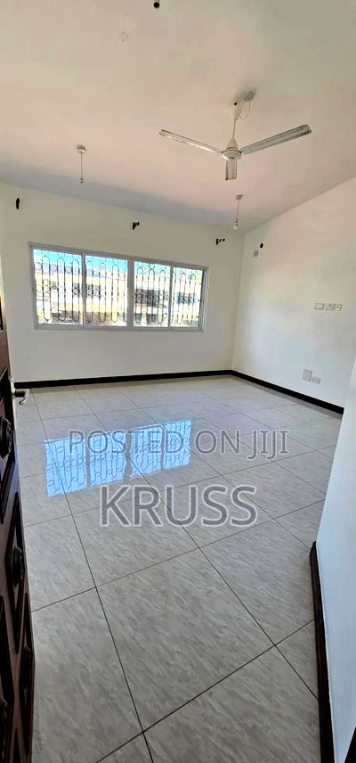 4bdrm Townhouse / Terrace in Nyali Mkomani for rent - Image 15