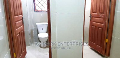 10000 Sq Feet Godown/Warehouse to Let - Image 2