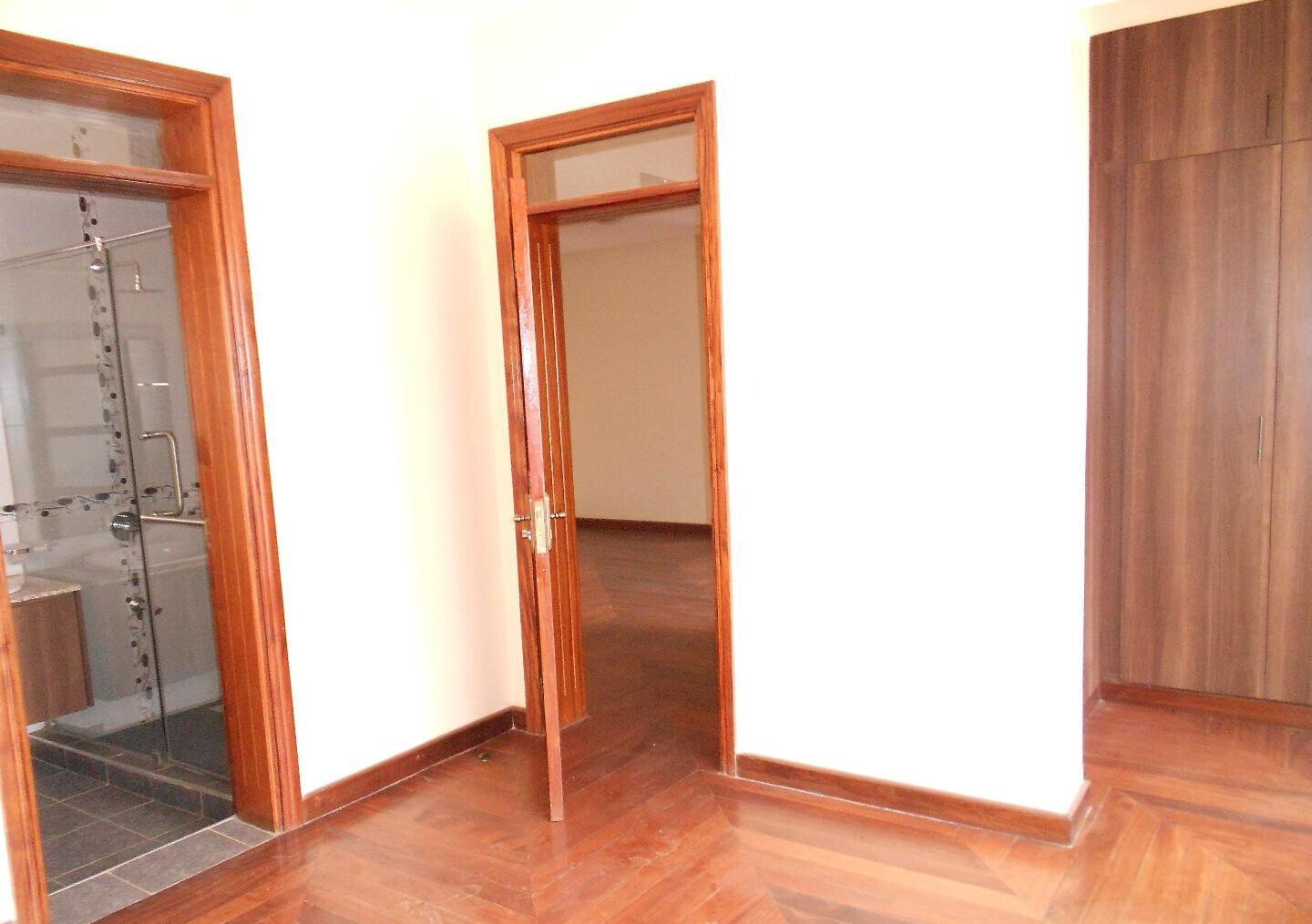 5-Ensuite Townhouse with Dual Fireplaces & Shared Garden - Lavington