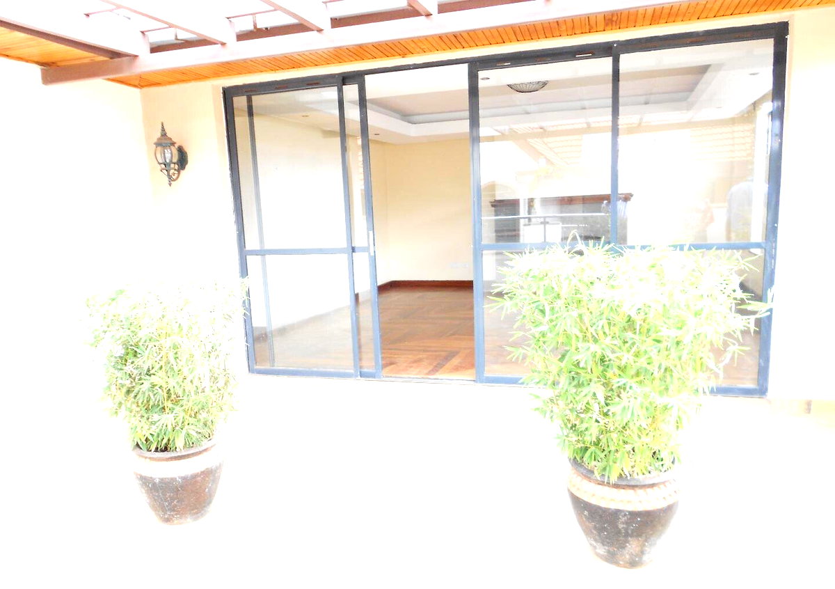 5-Ensuite Townhouse with Dual Fireplaces & Shared Garden - Lavington