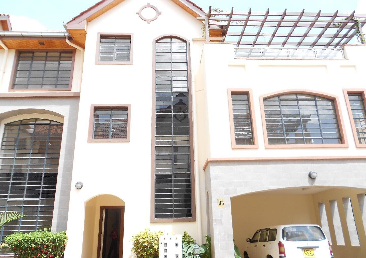 5-Ensuite Townhouse with Dual Fireplaces & Shared Garden - Lavington