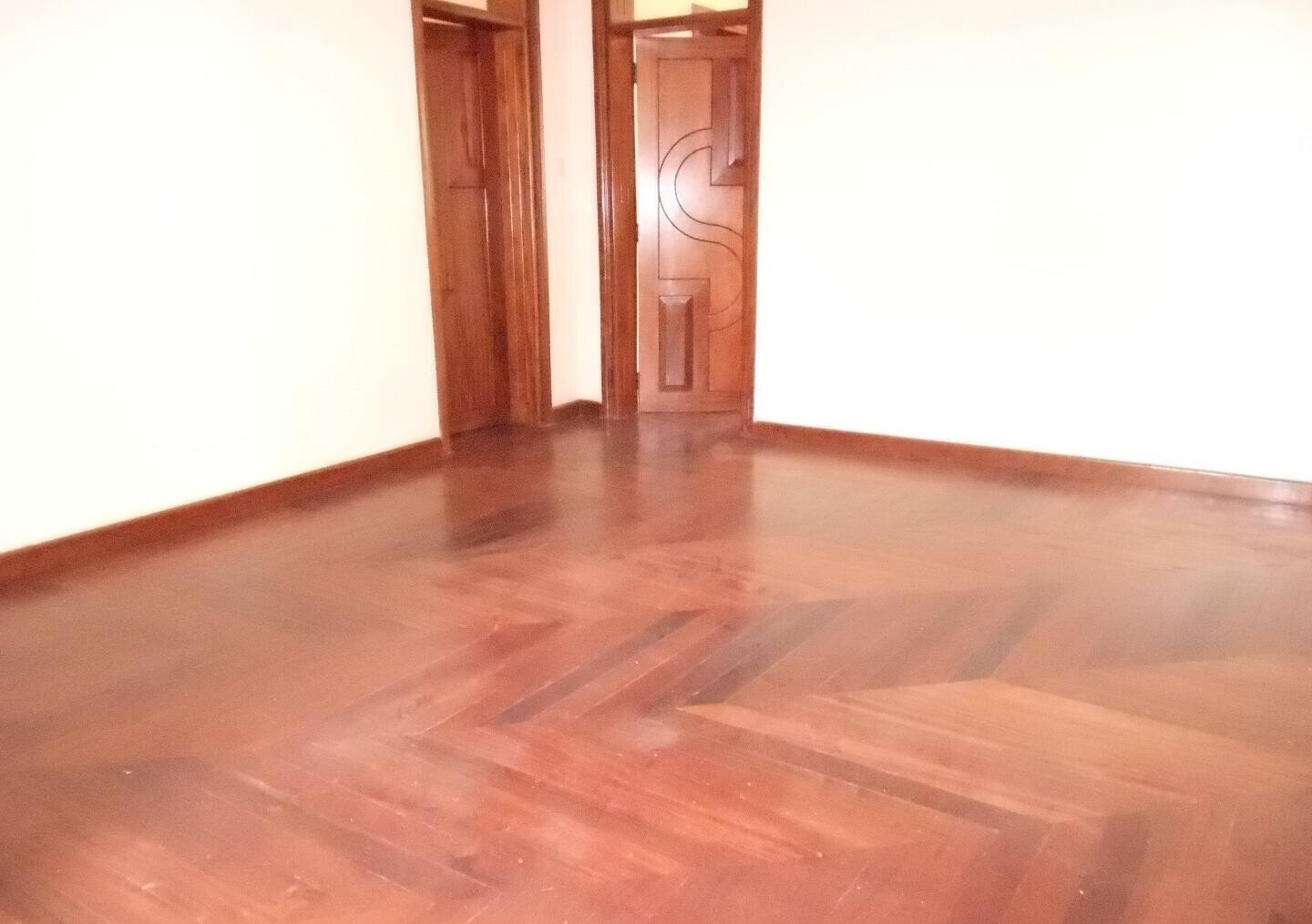 5-Ensuite Townhouse with Dual Fireplaces & Shared Garden - Lavington