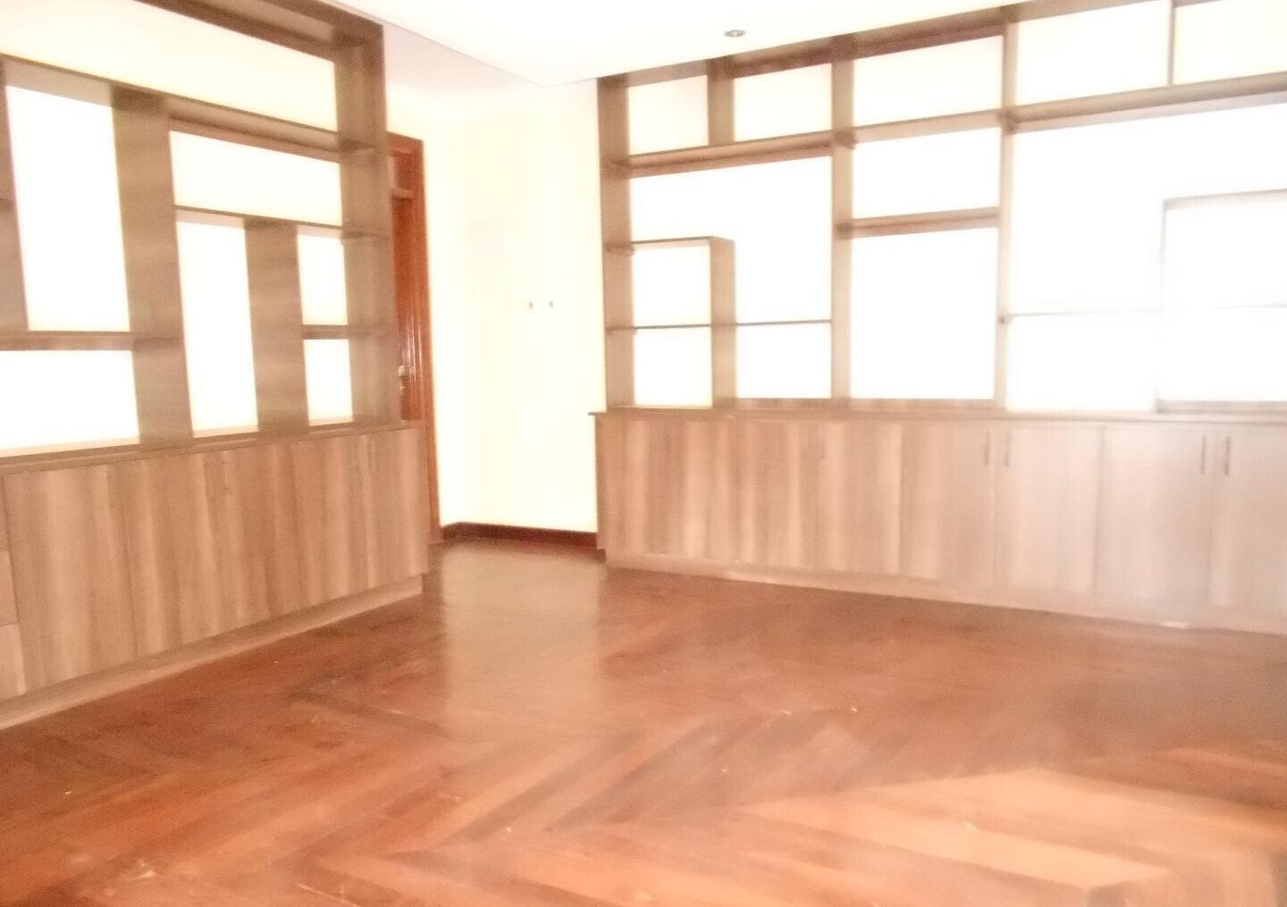 5-Ensuite Townhouse with Dual Fireplaces & Shared Garden - Lavington