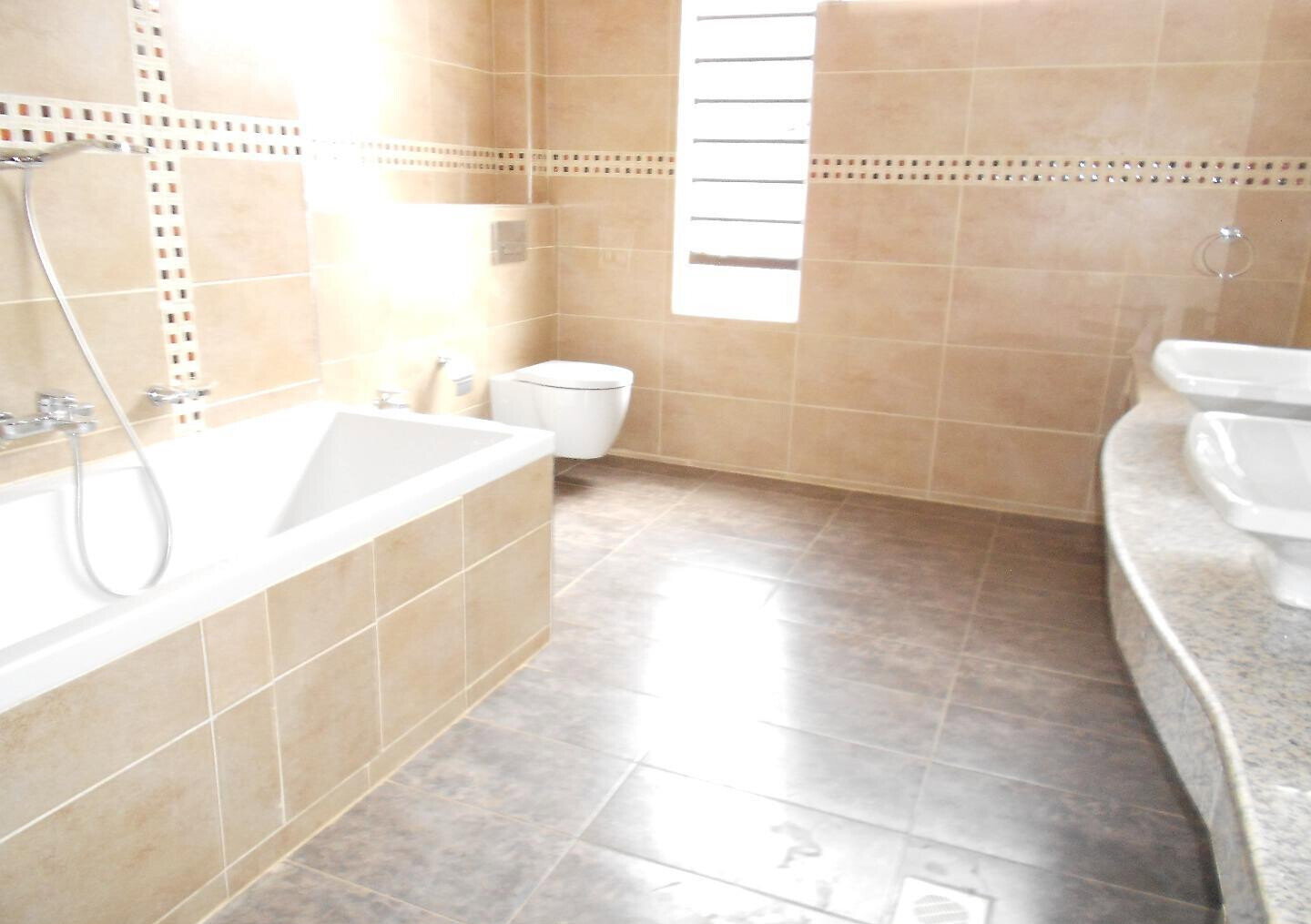 5-Ensuite Townhouse with Dual Fireplaces & Shared Garden - Lavington