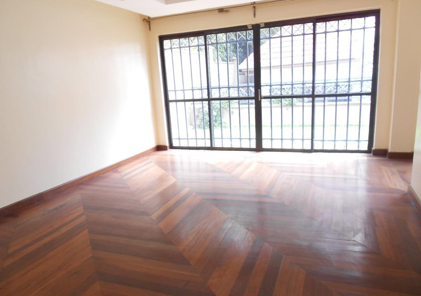 5-Ensuite Townhouse with Dual Fireplaces & Shared Garden - Lavington