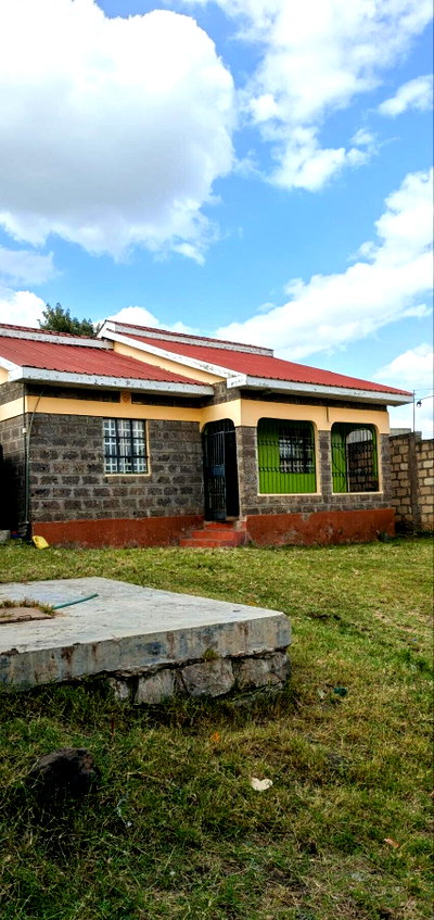 Quarter Acre 3BR Garden Home