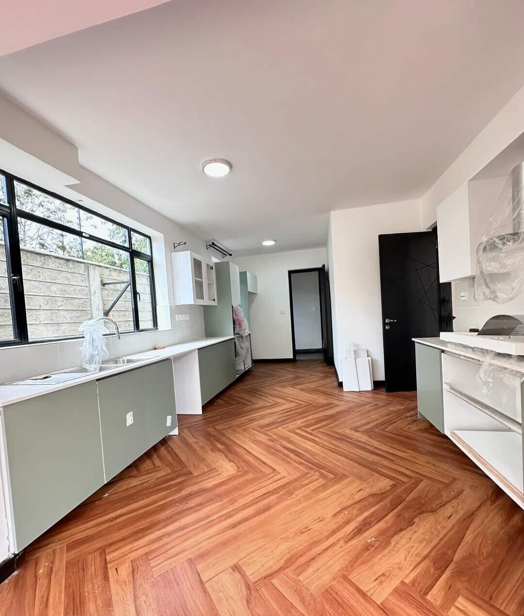 New 4BR En-Suite Townhouse with Pool & DSQ - Kitisuru