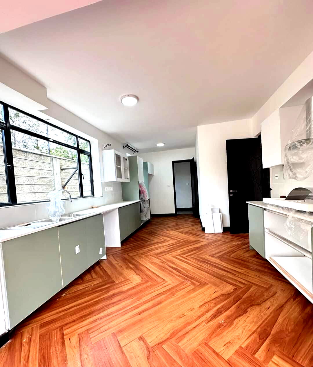 New 4BR En-Suite Townhouse with Pool & DSQ - Kitisuru