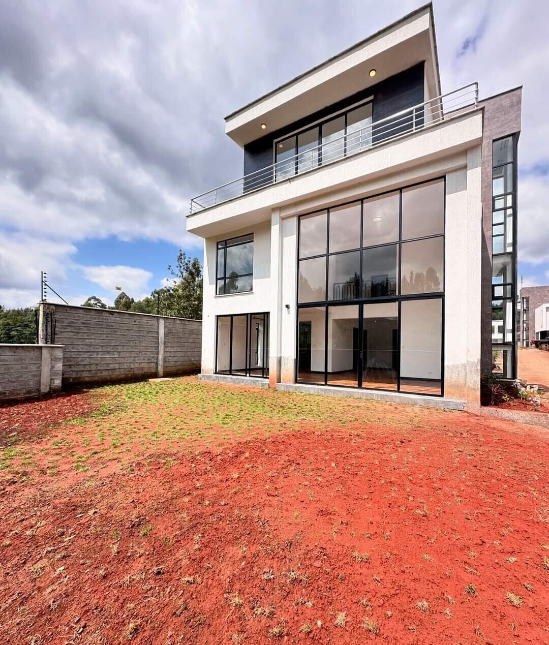 New 4BR En-Suite Townhouse with Pool & DSQ - Kitisuru
