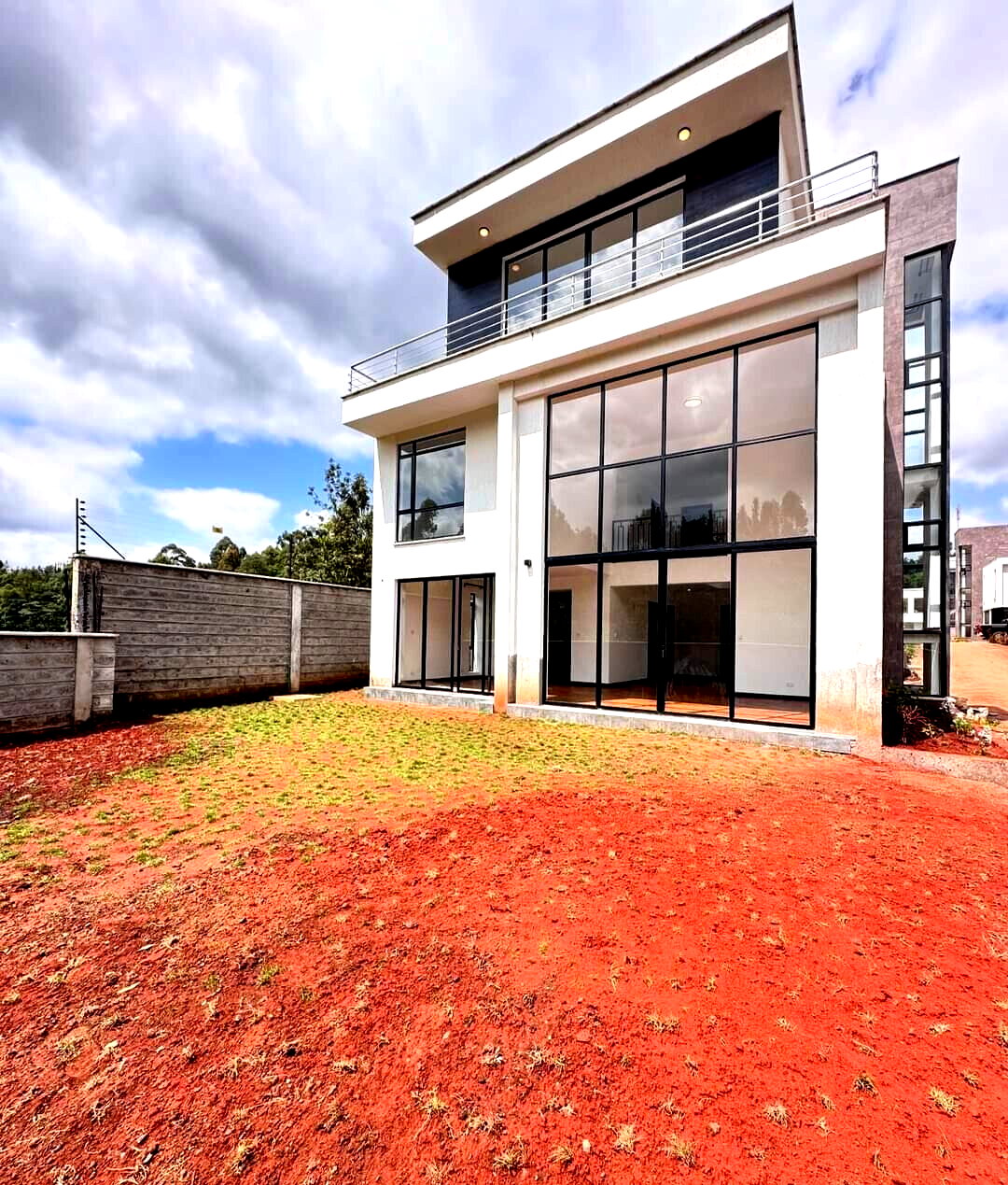 New 4BR En-Suite Townhouse with Pool & DSQ - Kitisuru