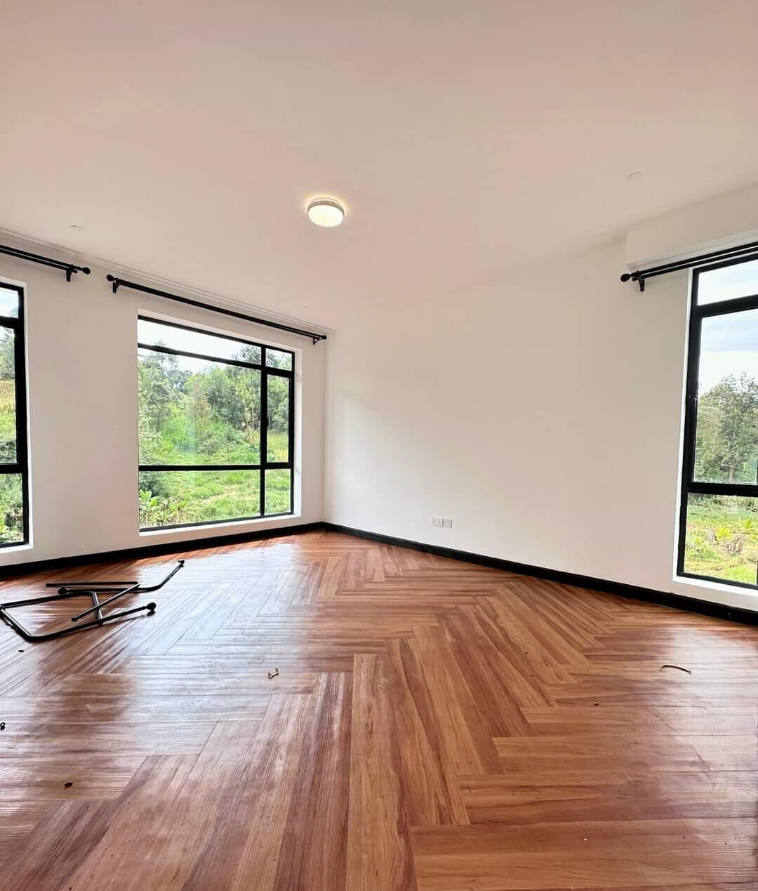New 4BR En-Suite Townhouse with Pool & DSQ - Kitisuru
