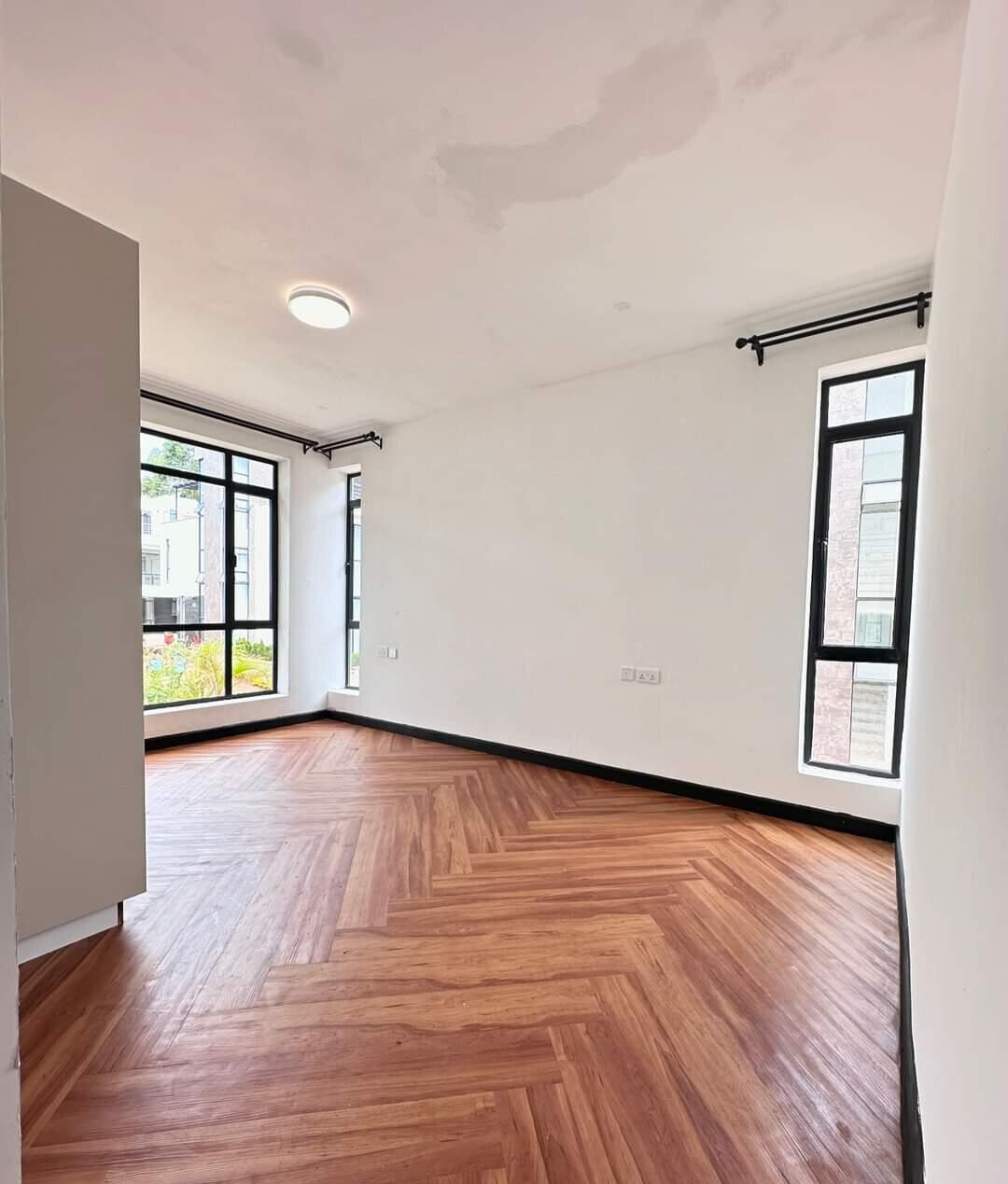New 4BR En-Suite Townhouse with Pool & DSQ - Kitisuru
