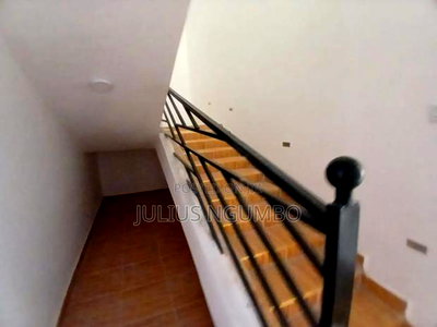 4bdrm Bungalow in Membley for sale - Image 13