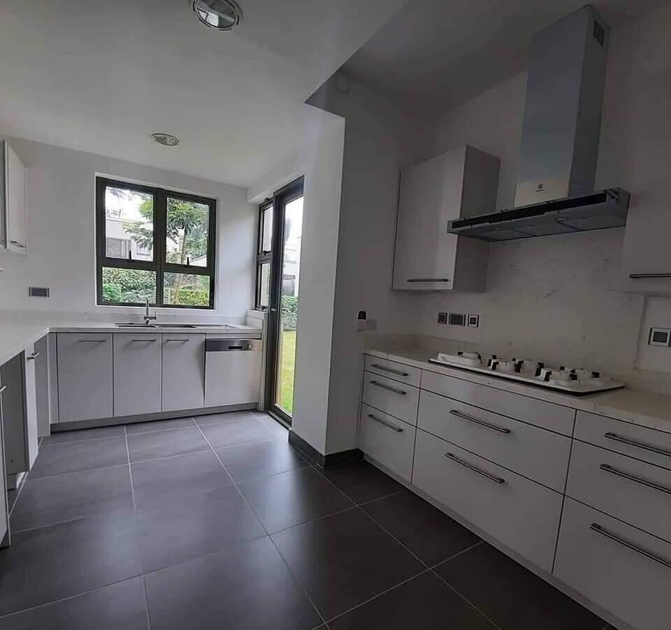 5-Ensuite Townhouse with Private Gym & Pool in UN Green Zone – Karen
