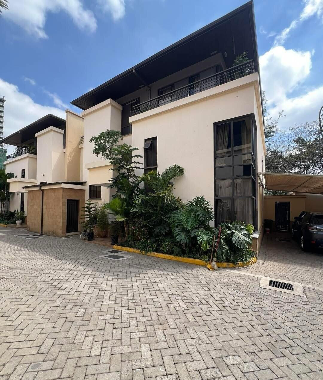 5-Ensuite Townhouse with Private Garden & DSQ - Lavington