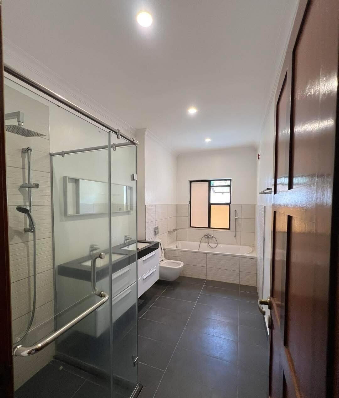 5-Ensuite Townhouse with Private Garden & DSQ - Lavington