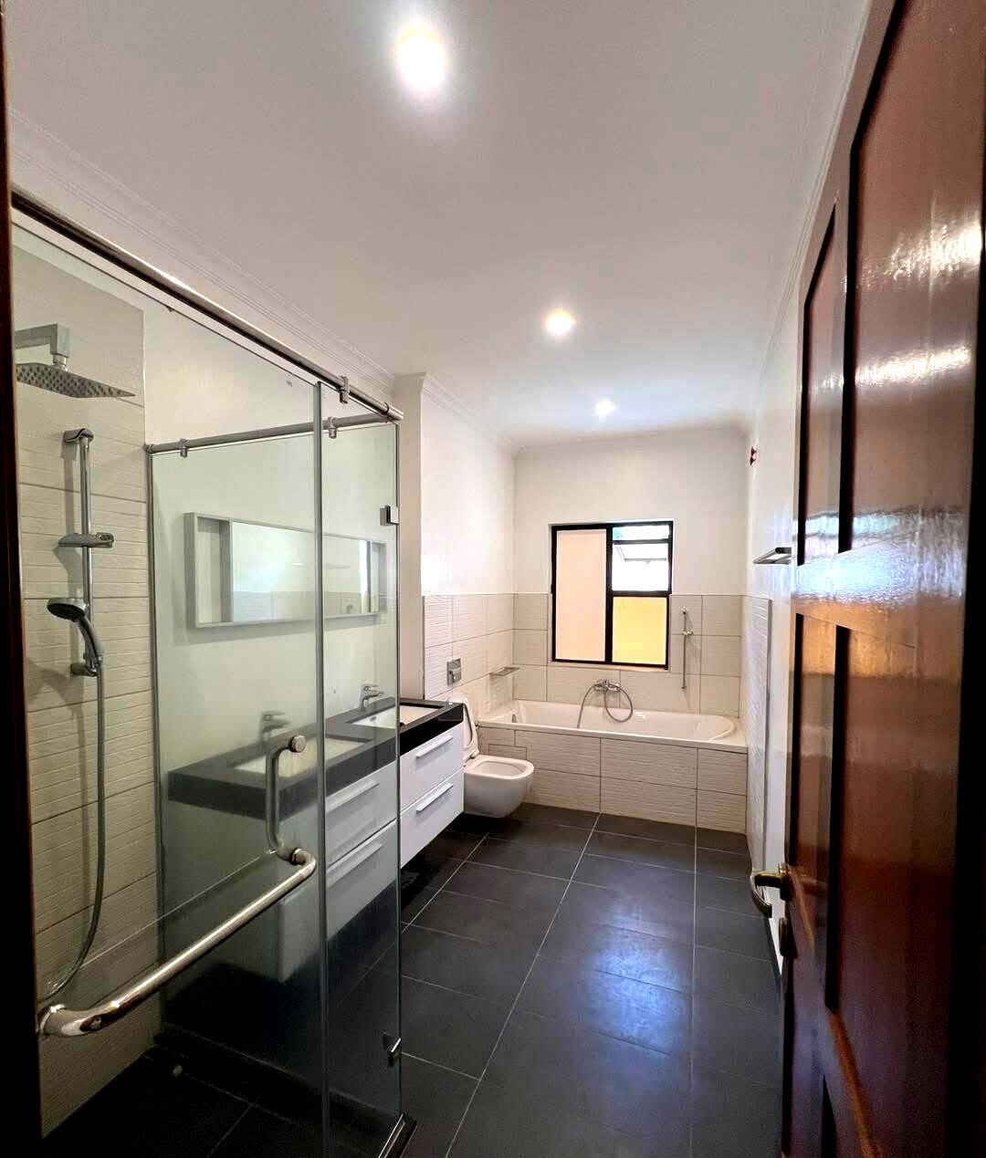 5-Ensuite Townhouse with Private Garden & DSQ - Lavington