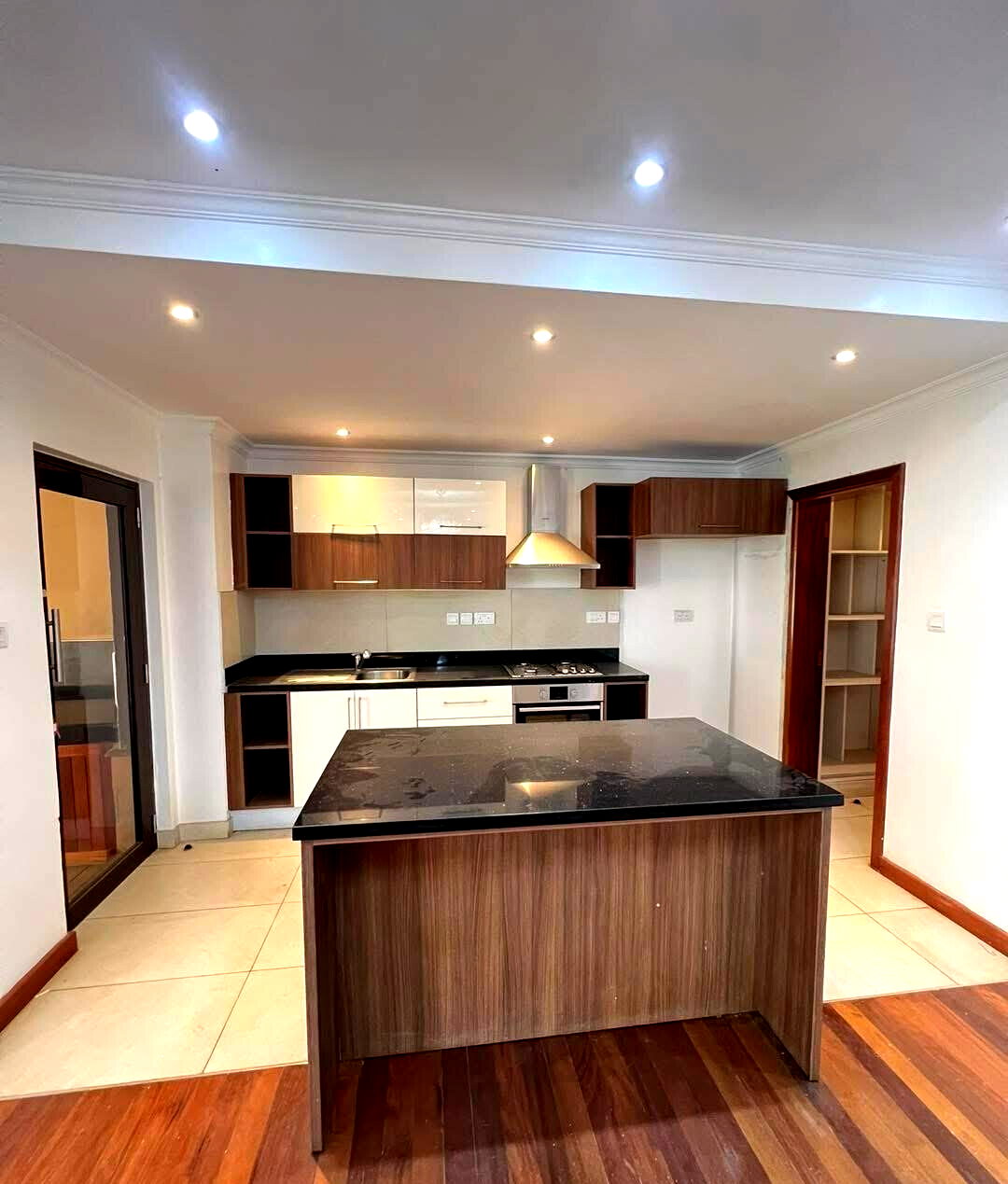 5-Ensuite Townhouse with Private Garden & DSQ - Lavington