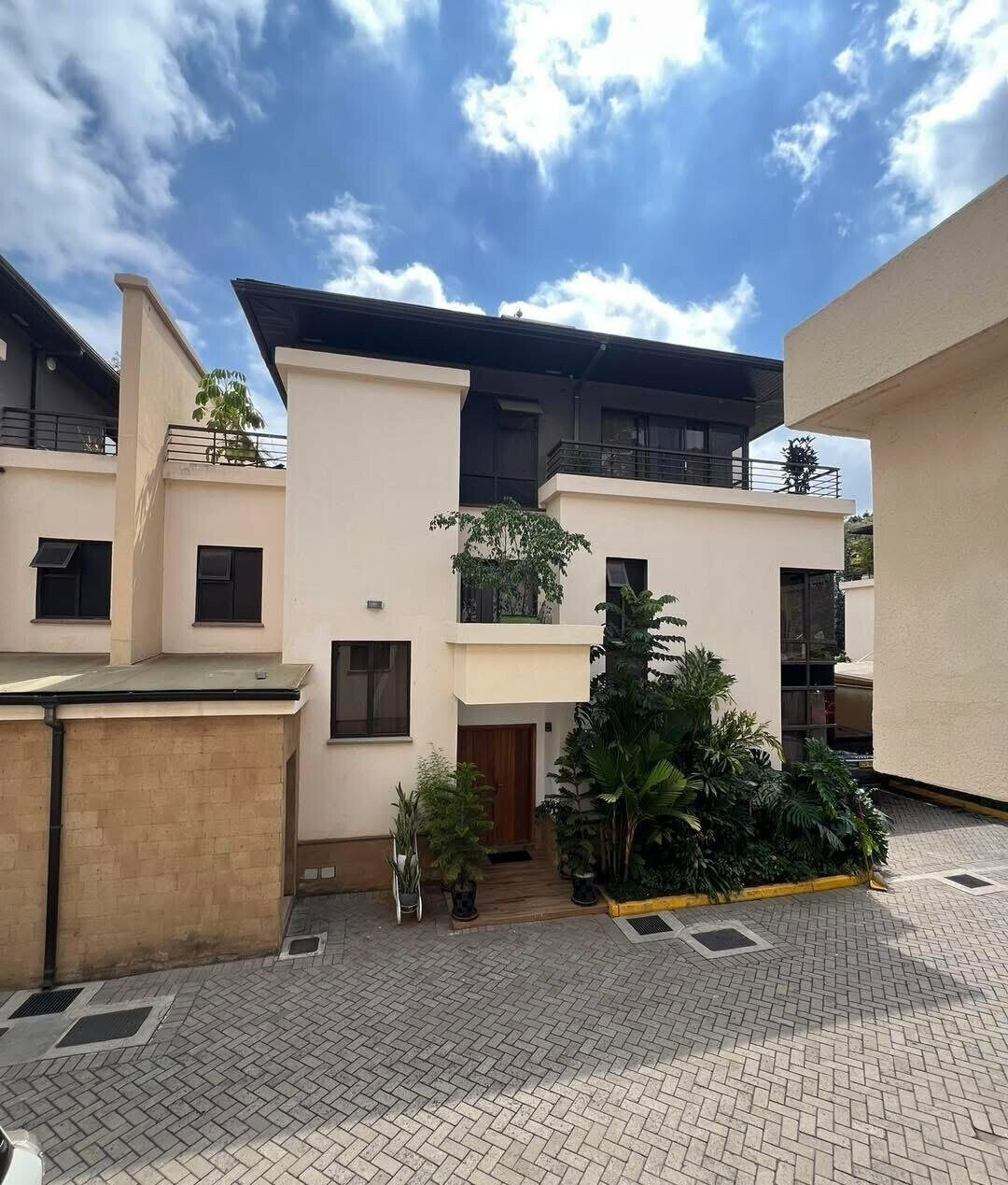 5-Ensuite Townhouse with Private Garden & DSQ - Lavington