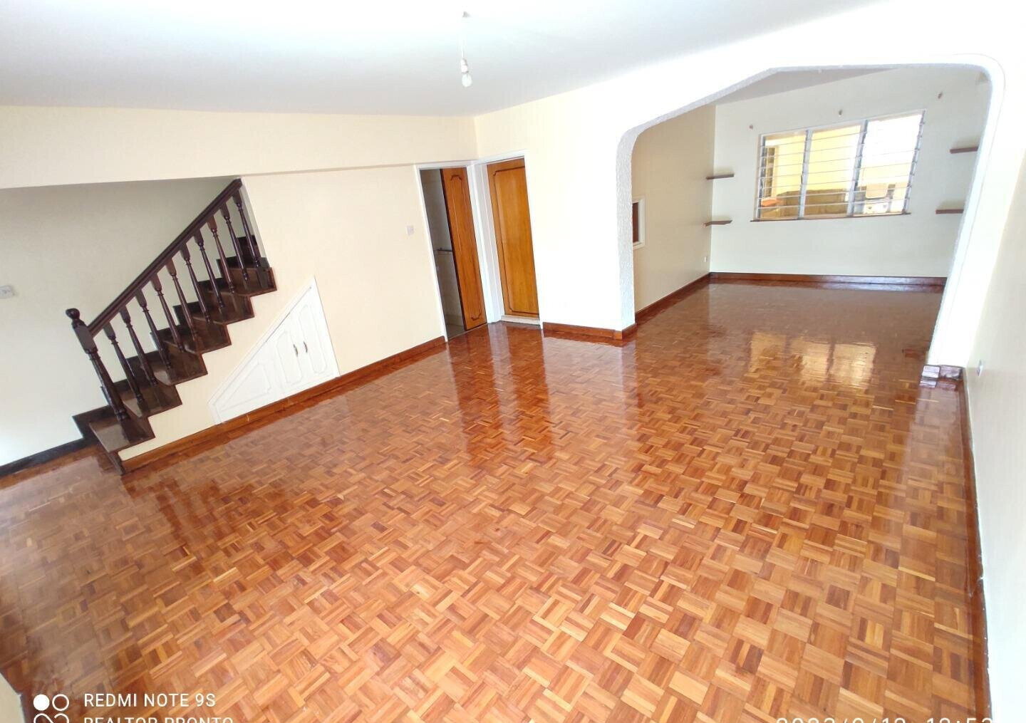 3BR Townhouse with Wooden Floors & DSQ - Kilimani