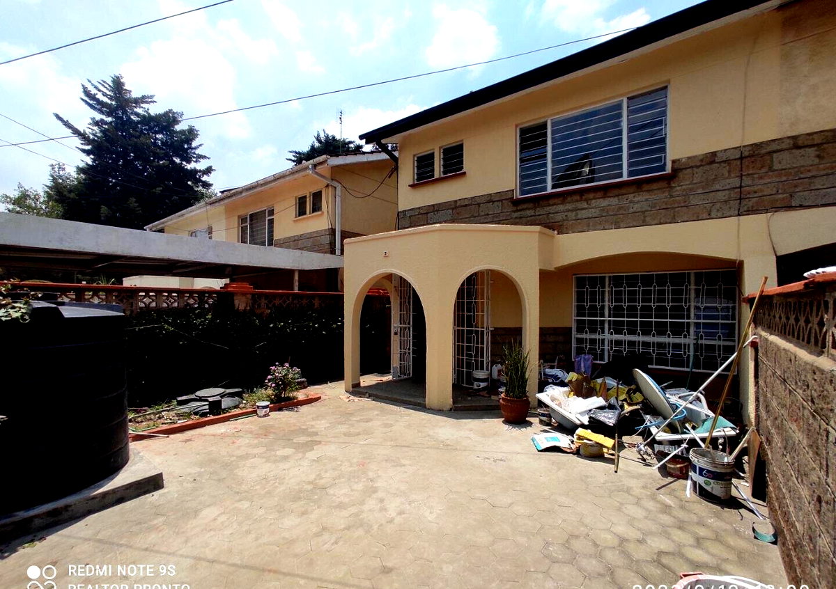 3BR Townhouse with Wooden Floors & DSQ - Kilimani