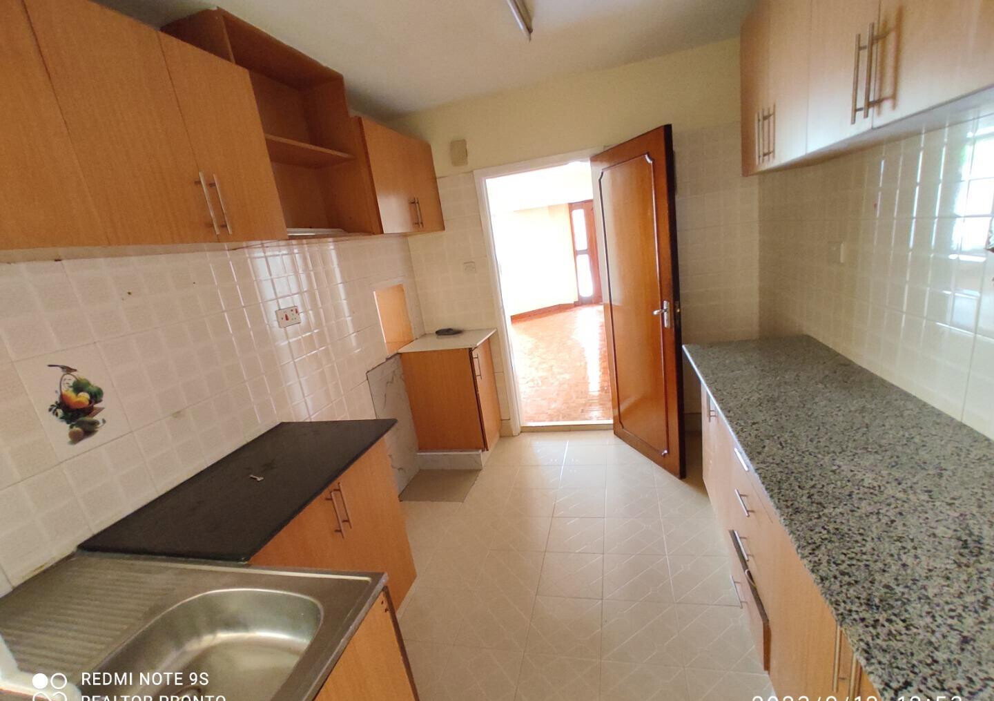 3BR Townhouse with Wooden Floors & DSQ - Kilimani
