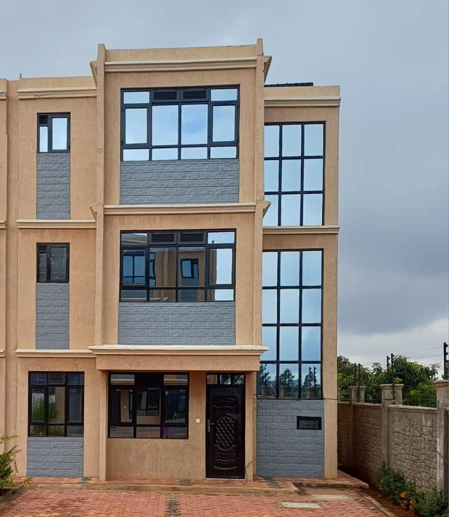 4BR Townhouse with Clubhouse & Solar Heating - Gikambura