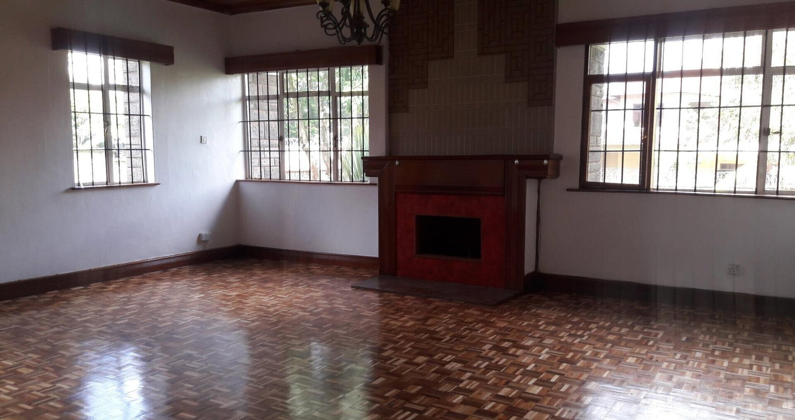 Half Acre Haven with 5BR