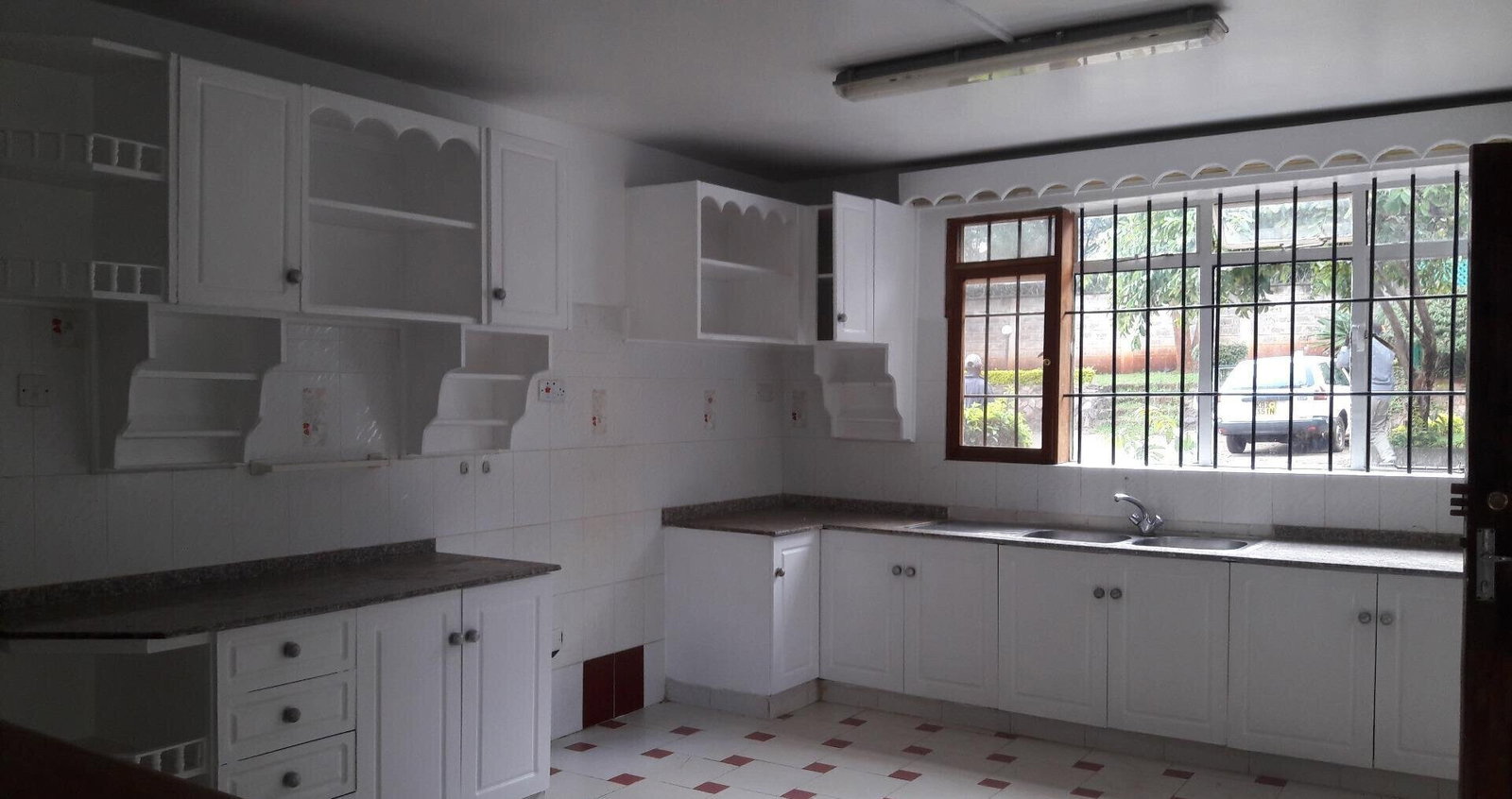 Half Acre Haven with 5BR