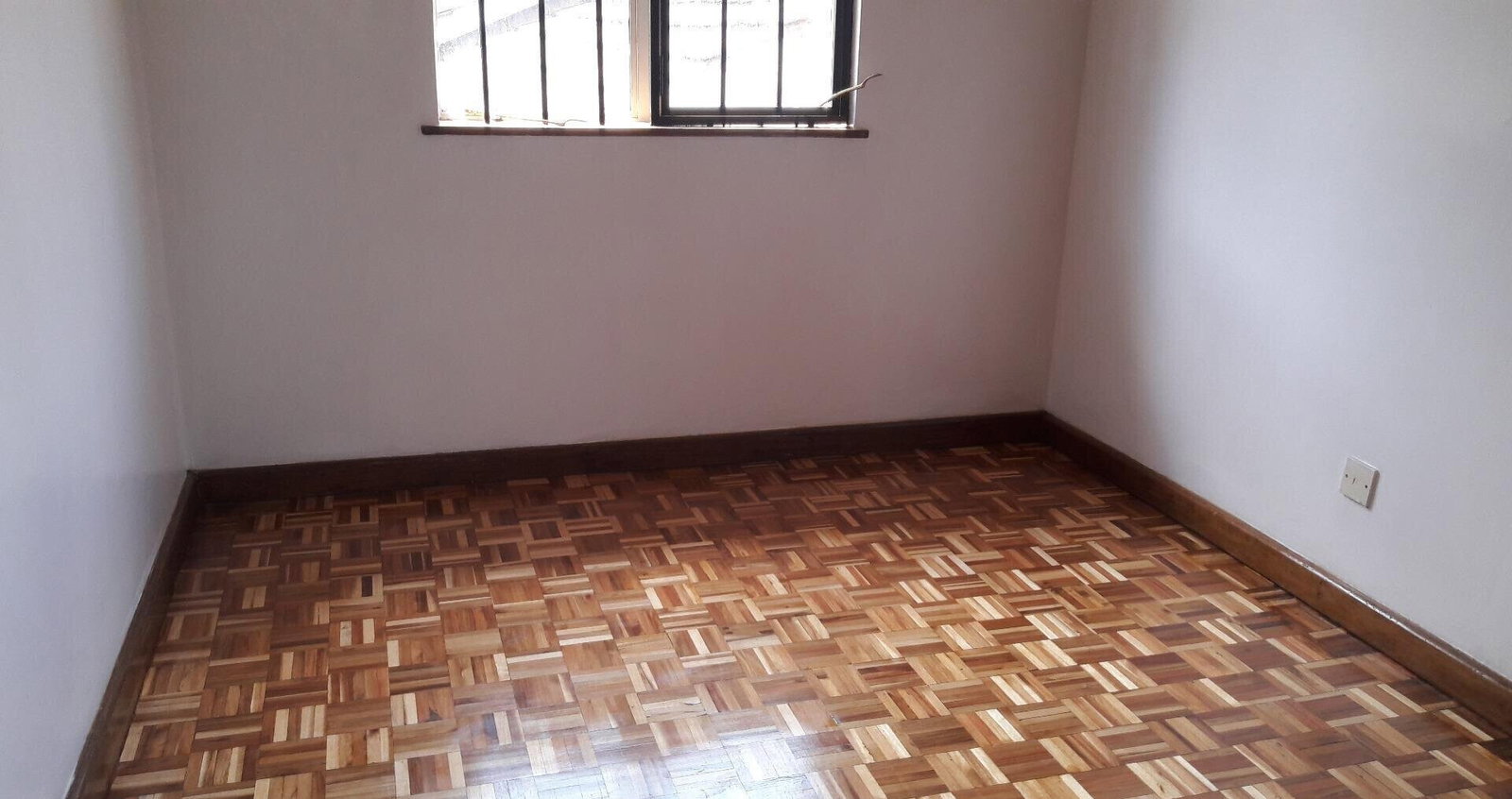 Half Acre Haven with 5BR