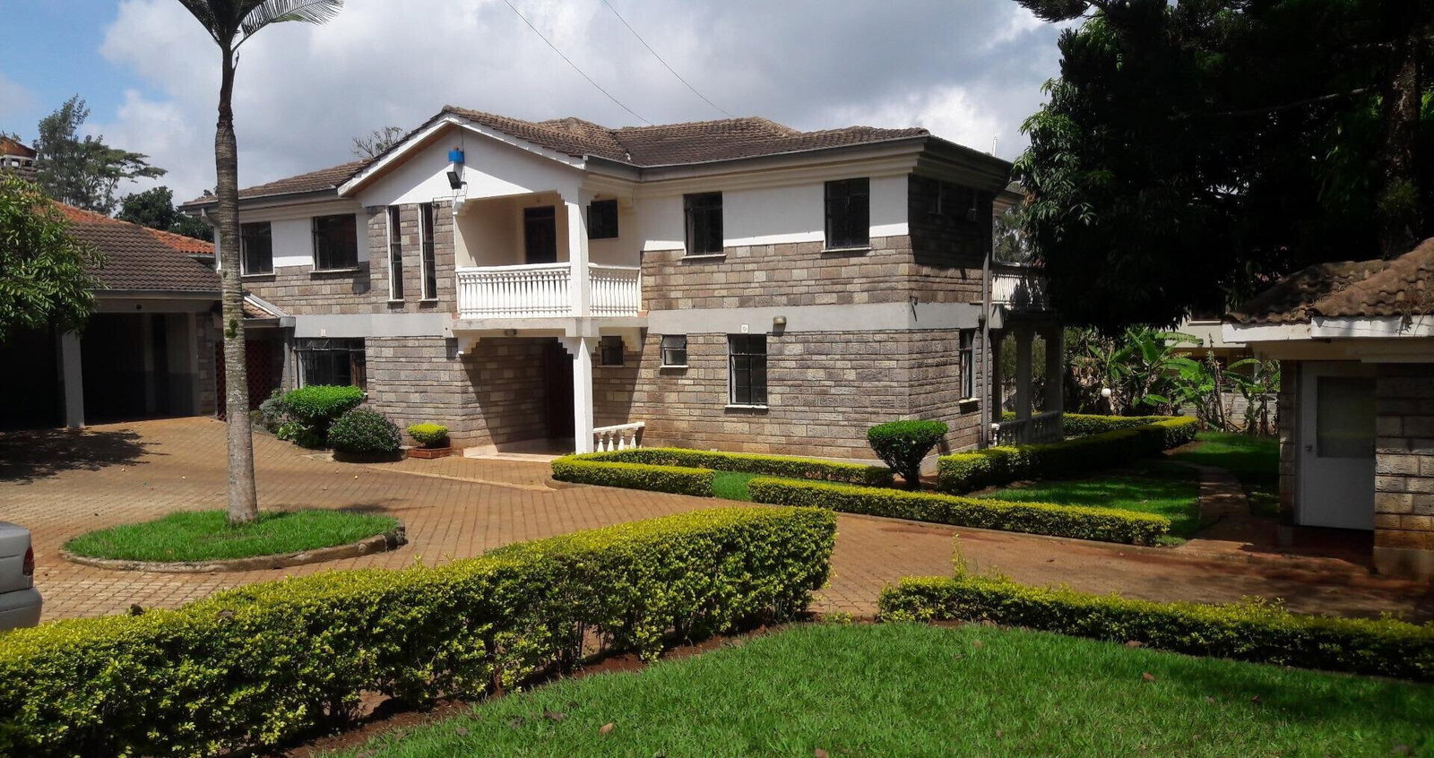 Half Acre Haven with 5BR