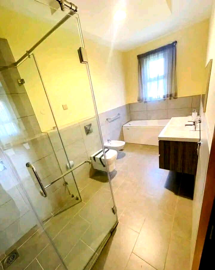 4BR All-Ensuite Townhouse with Private Garden & DSQ - Iguta Paradise, Ruiru