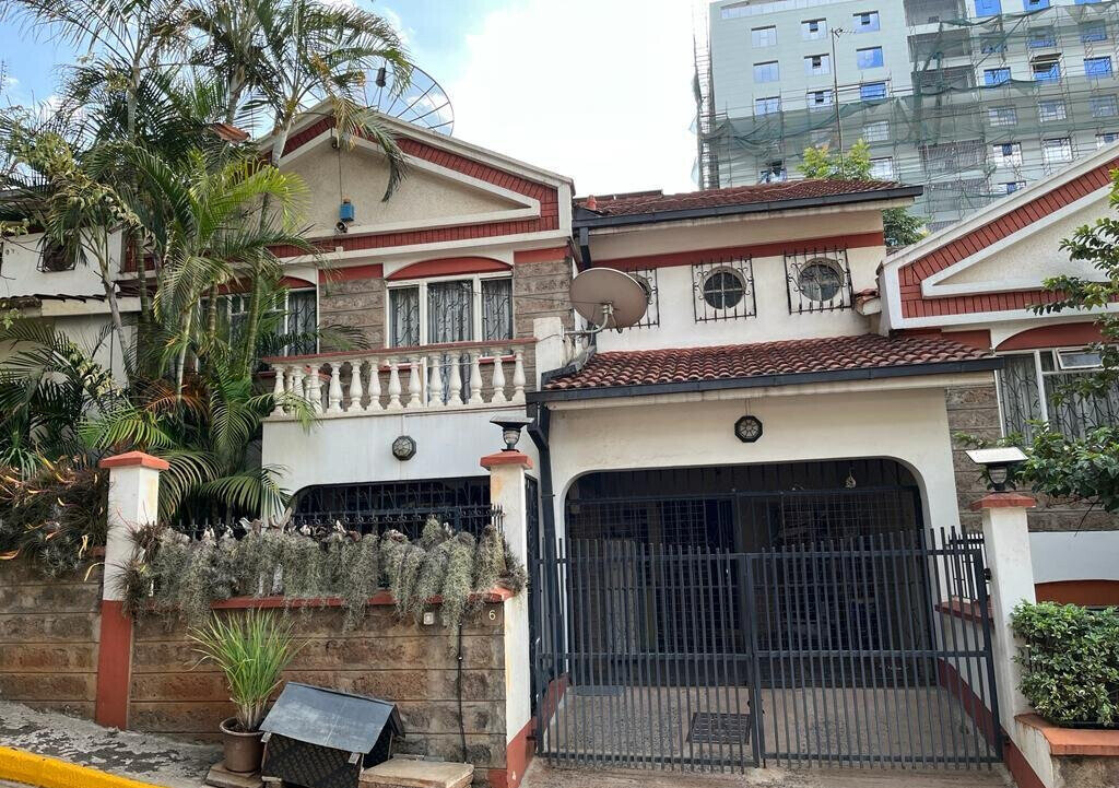5-Bed Townhouse with DSQ & Private Gate - Spring Valley