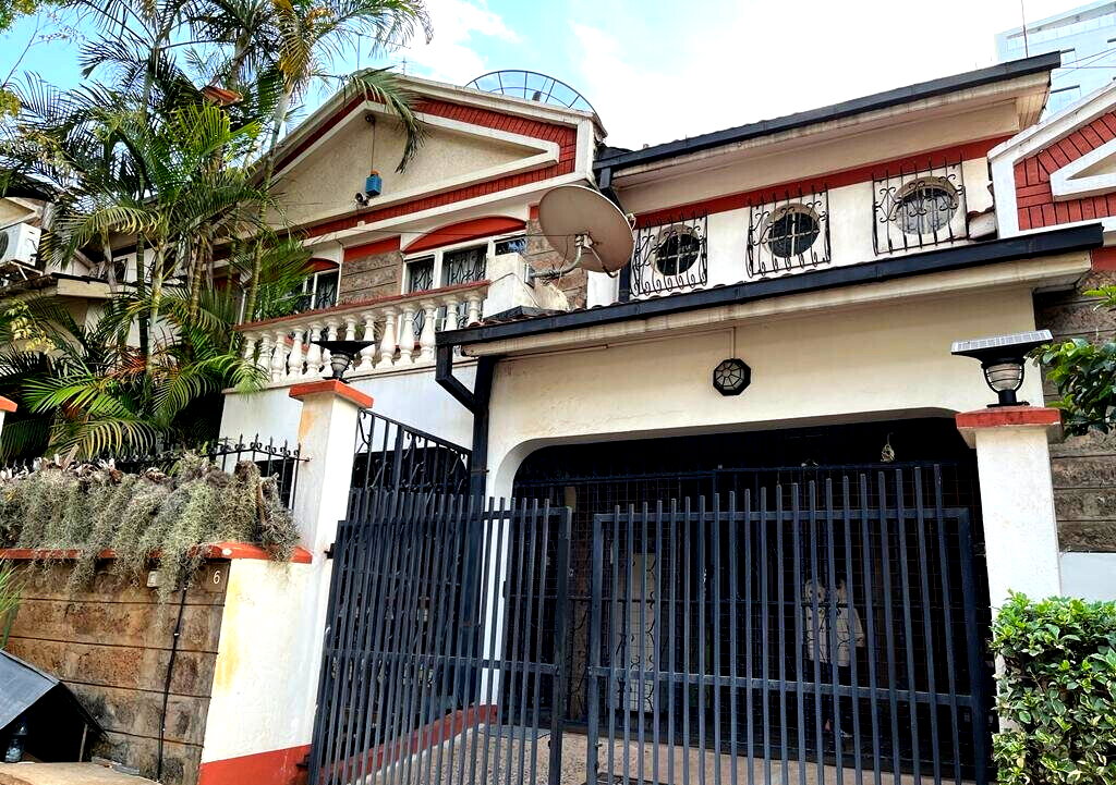 5-Bed Townhouse with DSQ & Private Gate - Spring Valley