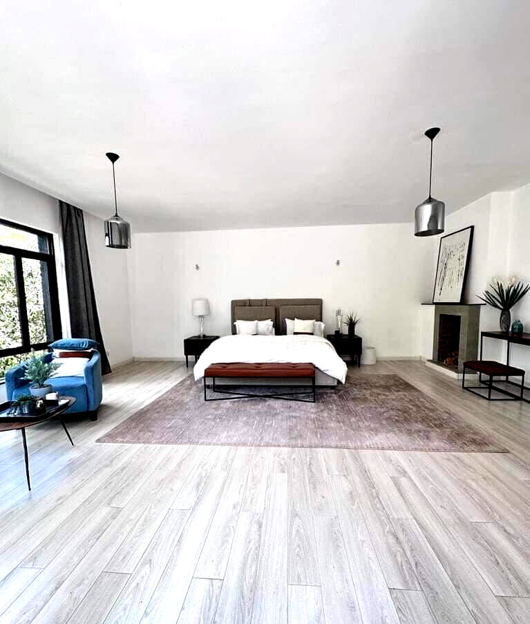 5-Ensuite Townhouse with Fireplaces & Forest Views – Karen